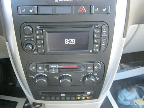Chrysler Town and Country 2005 photo 1