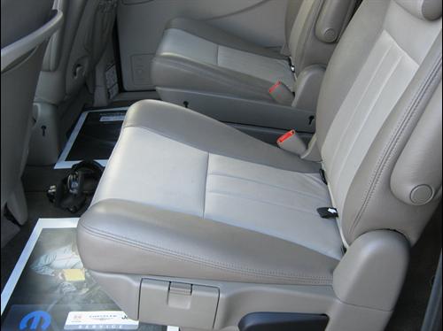 Chrysler Town and Country 2005 photo 4