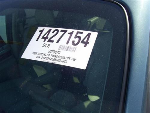 Chrysler Town and Country 2005 photo 3