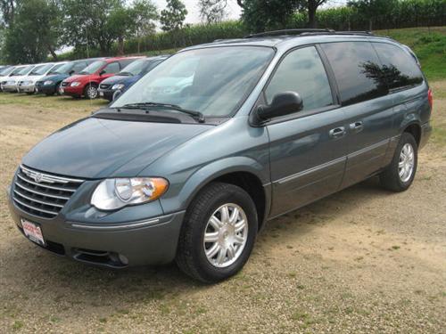 Chrysler Town and Country 2005 photo 4