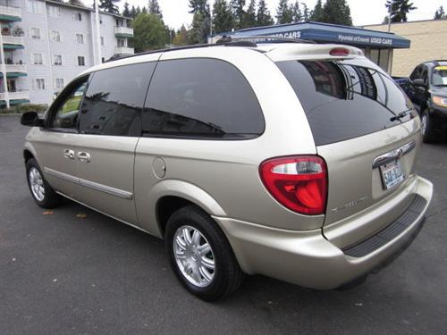 Chrysler Town and Country 2005 photo 3