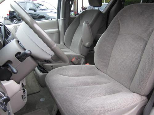 Chrysler Town and Country 2005 photo 5