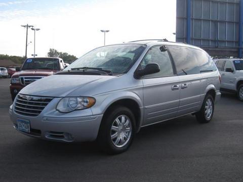 Chrysler Town and Country 2005 photo 1