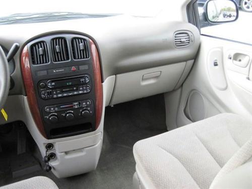 Chrysler Town and Country 2005 photo 1
