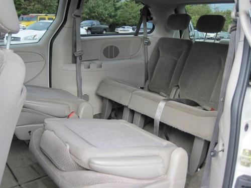 Chrysler Town and Country 2005 photo 3