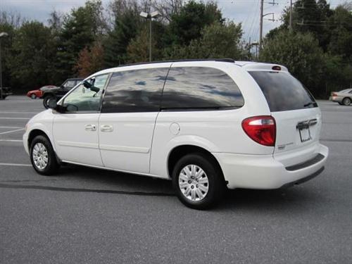Chrysler Town and Country 2005 photo 4