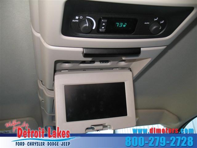 Chrysler Town and Country 2005 photo 5