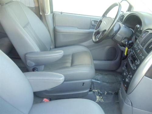 Chrysler Town and Country 2005 photo 1