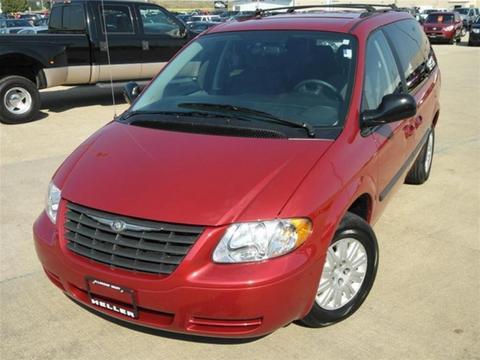 Chrysler Town and Country 2005 photo 2
