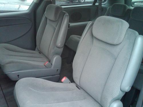 Chrysler Town and Country 2005 photo 5