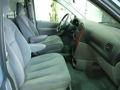 Chrysler Town and Country 2005 photo 1