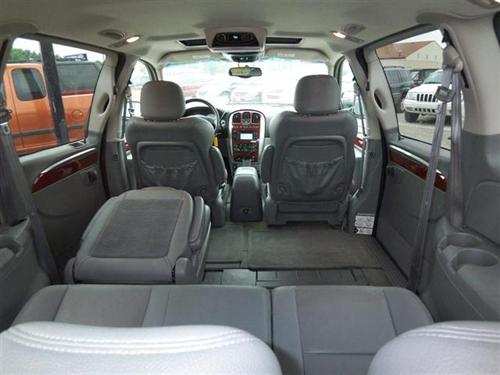 Chrysler Town and Country 2005 photo 1