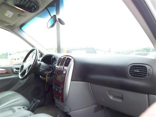 Chrysler Town and Country 2005 photo 3