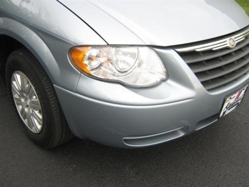 Chrysler Town and Country 2005 photo 4