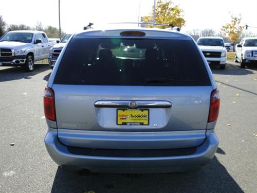 Chrysler Town and Country 2005 photo 2