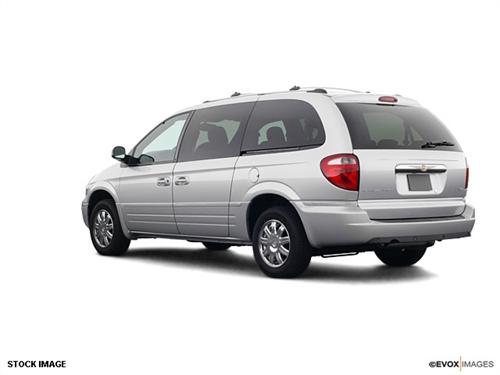 Chrysler Town and Country 2005 photo 1