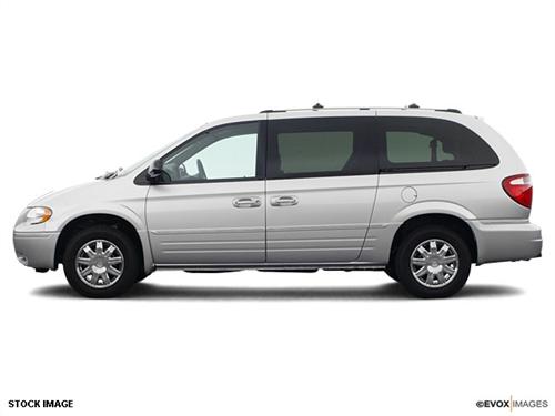 Chrysler Town and Country 2005 photo 3
