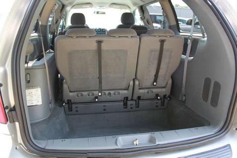 Chrysler Town and Country 2005 photo 2