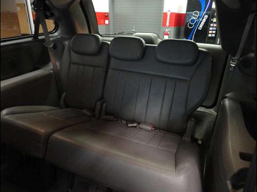 Chrysler Town and Country 2005 photo 2