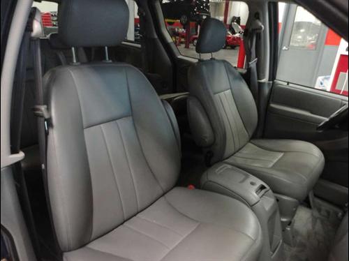 Chrysler Town and Country 2005 photo 4