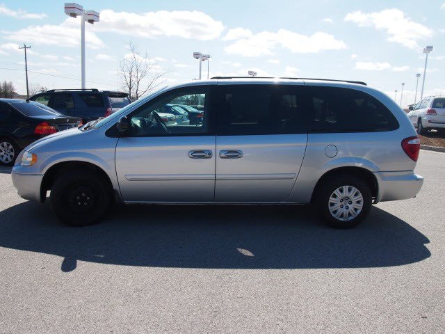 Chrysler Town and Country 2006 photo 1