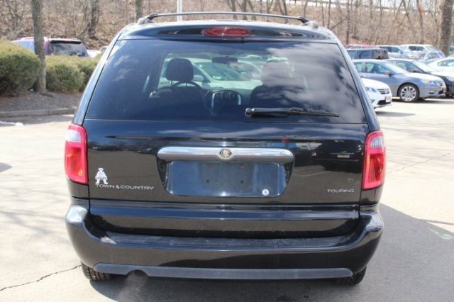 Chrysler Town and Country 2006 photo 3