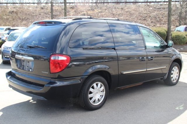 Chrysler Town and Country 2006 photo 4