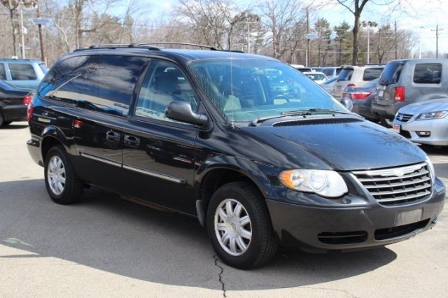 Chrysler Town and Country 2006 photo 5