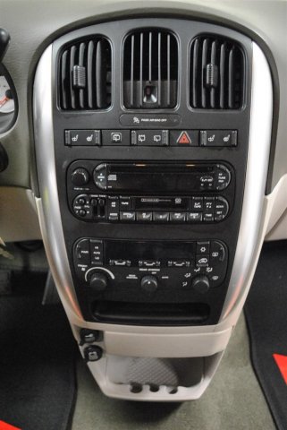 Chrysler Town and Country 2006 photo 1