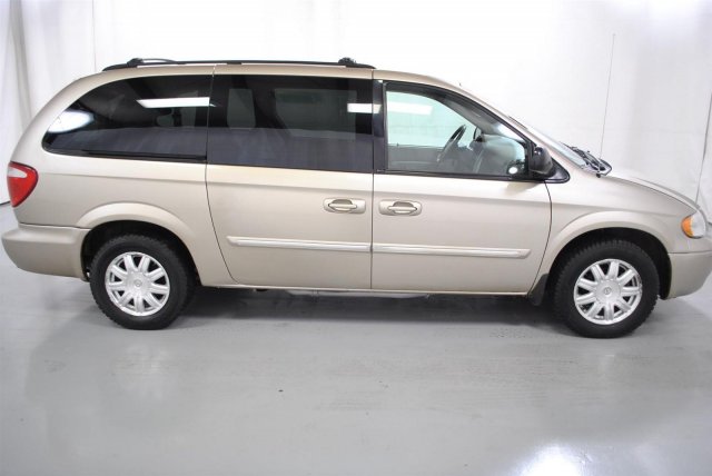 Chrysler Town and Country 2006 photo 4