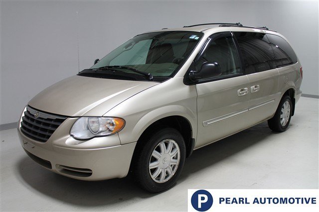 Chrysler Town and Country 2006 photo 3