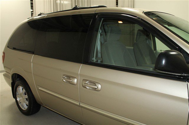 Chrysler Town and Country 2006 photo 5