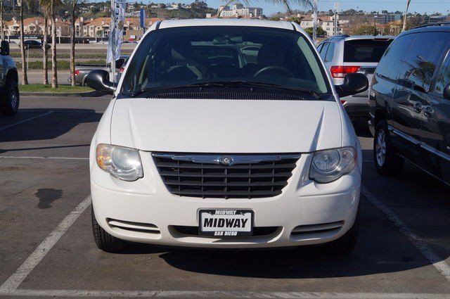 Chrysler Town and Country 2006 photo 1