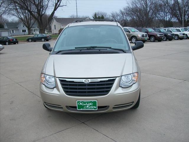 Chrysler Town and Country 3.5 MiniVan