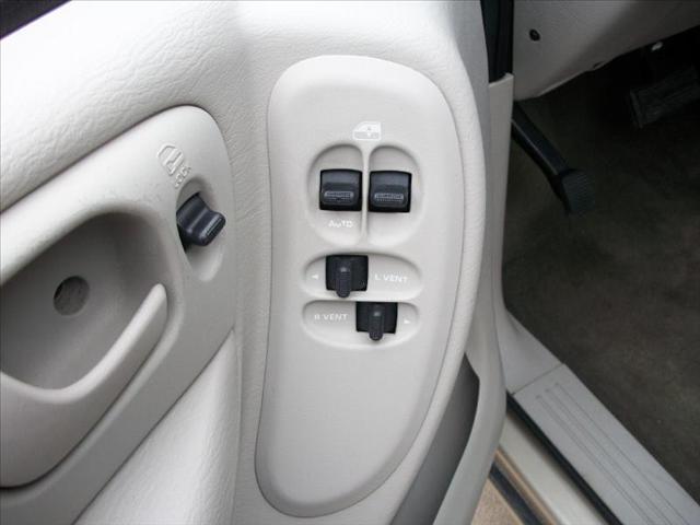 Chrysler Town and Country 2006 photo 4
