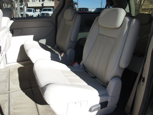 Chrysler Town and Country 2006 photo 3