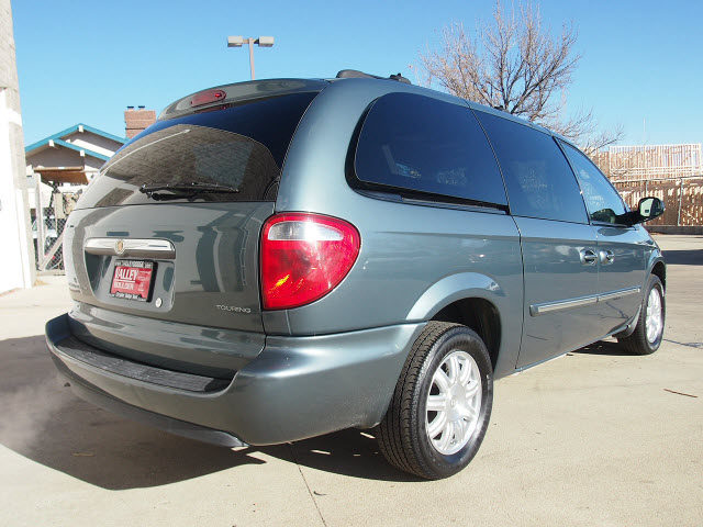 Chrysler Town and Country 2006 photo 4