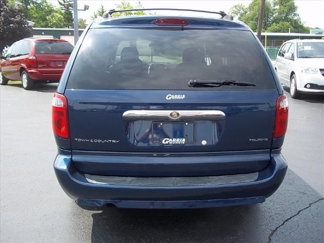 Chrysler Town and Country 2006 photo 3