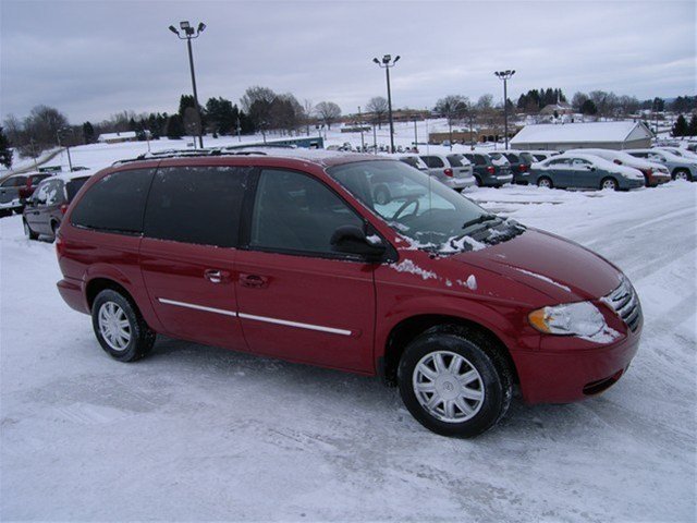 Chrysler Town and Country 2006 photo 1