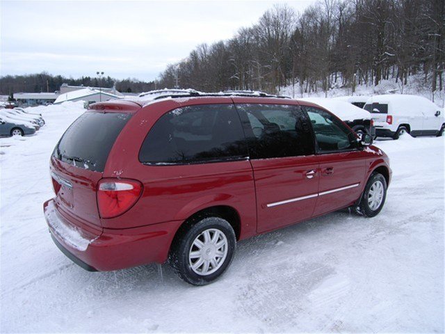 Chrysler Town and Country 2006 photo 4