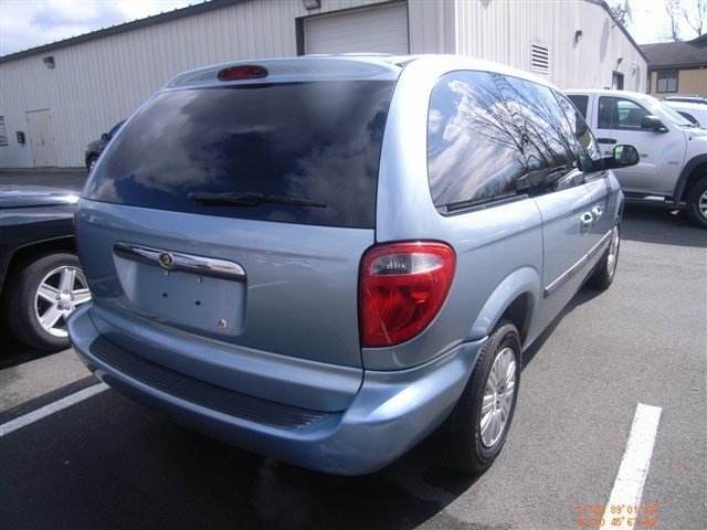 Chrysler Town and Country 2006 photo 4