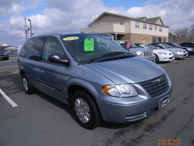 Chrysler Town and Country 2006 photo 5