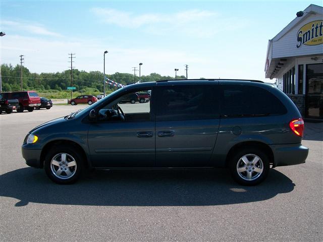 Chrysler Town and Country 2006 photo 1