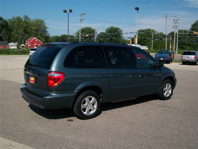 Chrysler Town and Country 2006 photo 3