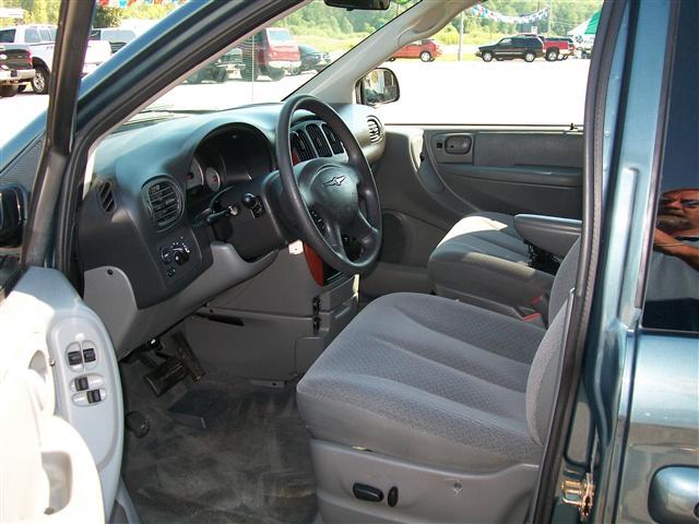 Chrysler Town and Country 2006 photo 4