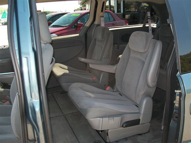 Chrysler Town and Country 2006 photo 5
