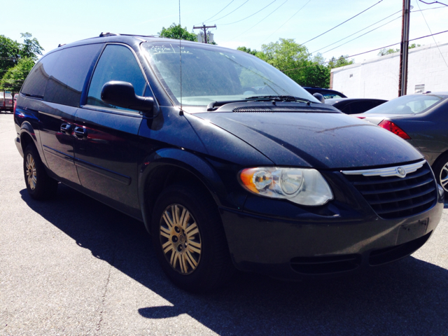 Chrysler Town & Country 2006 photo 0