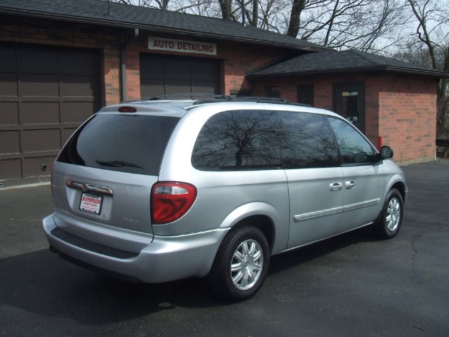 Chrysler Town and Country 2006 photo 4
