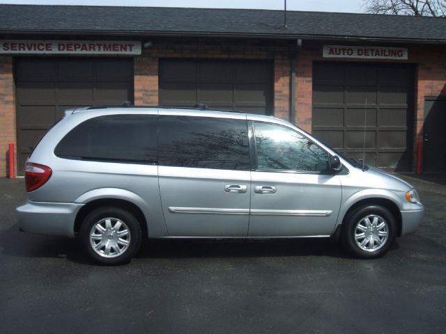 Chrysler Town and Country 2006 photo 5