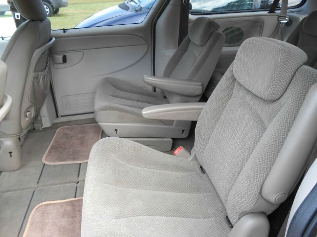 Chrysler Town and Country LS Flex Fuel 4x4 This Is One Of Our Best Bargains MiniVan